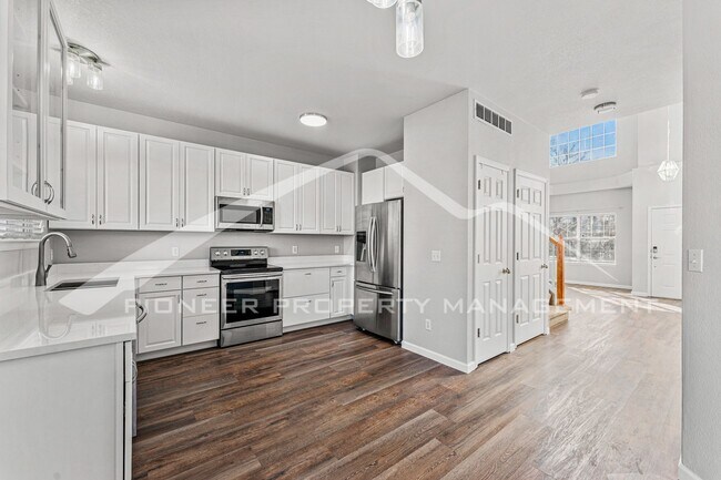 Building Photo - Spacious Home with Fenced Yard, AC, and 2 ...