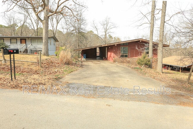 Building Photo - 39 Sheneman Dr