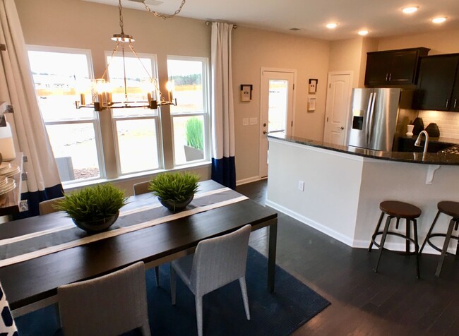 Building Photo - Stylish End-Unit Townhome in Prime Southpo...