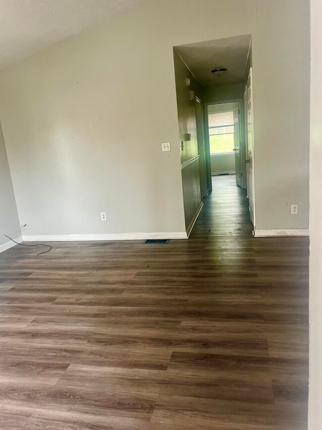 Building Photo - 1000 Tatesbrook Dr