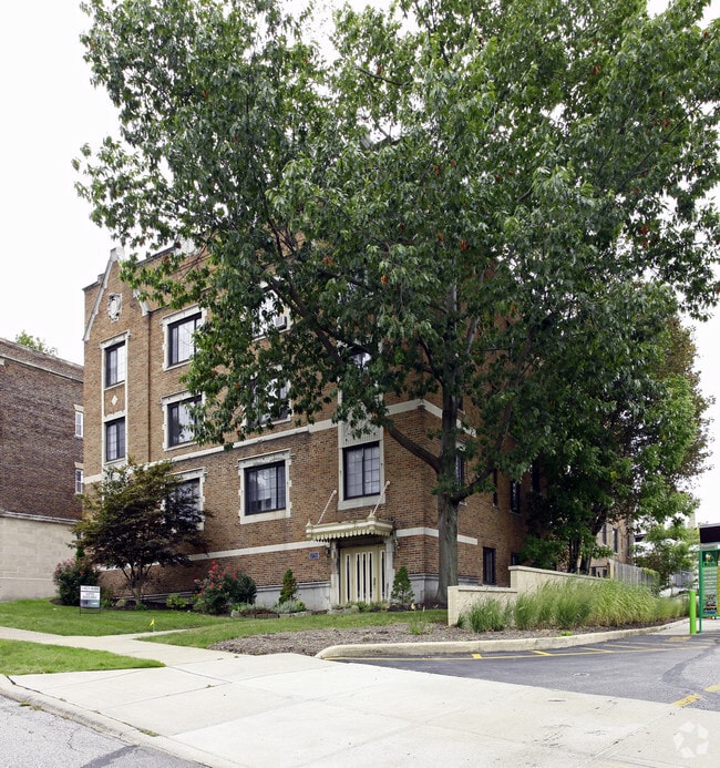 Building Photo - Middlehurst Apartments