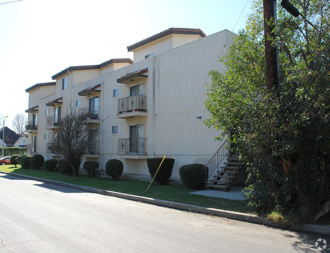 Building Photo - 10903 Hesby St