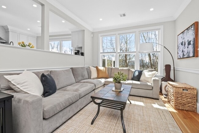 Building Photo - 322 Bunker Hill St