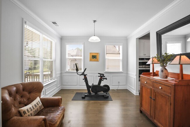 Building Photo - Stunning and upgraded 5-bedroom, 4-bath ho...