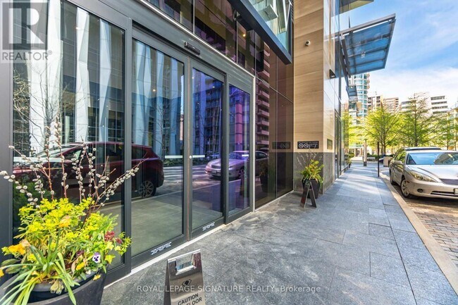 Building Photo - 11 Yorkville Ave