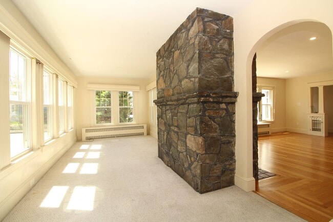 Building Photo - 359 Deering Ave