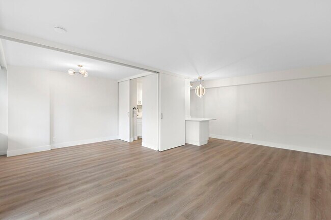 Building Photo - 6050 Boulevard E