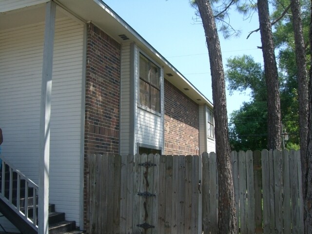 Building Photo - 8221 Ned Ave