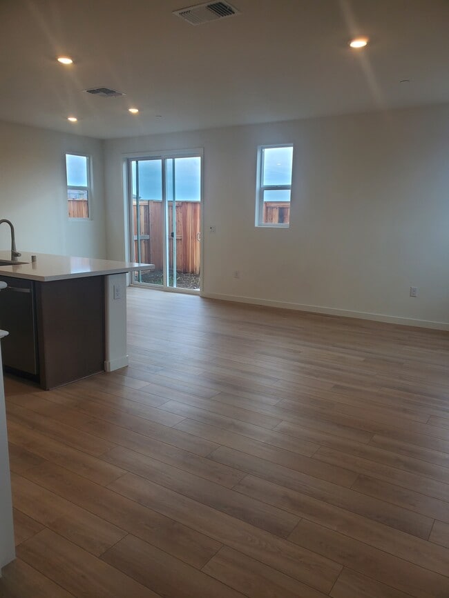 Foto del edificio - 1112 Bengal Loop