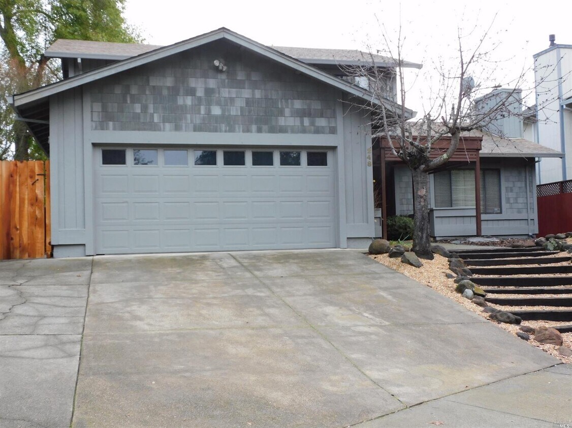 Building Photo - 248 Folia Ct