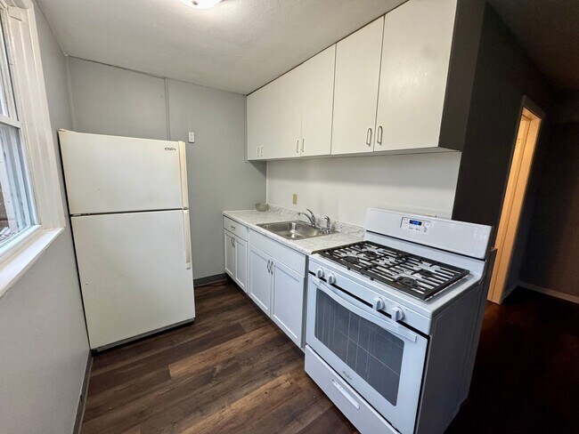 Foto del edificio - 1 Bed / 1 Bath • All Utilities Included • Private Entrance