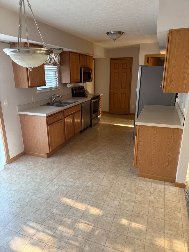 Kitchen - 6186 New Albany Rd W