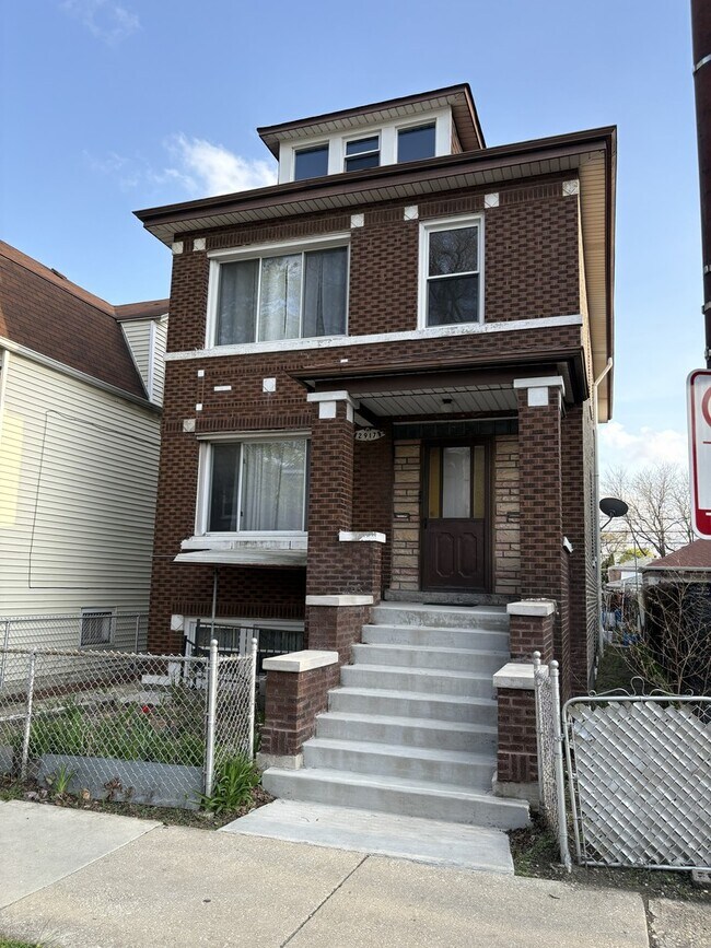 Building Photo - 2917 W Pershing Rd