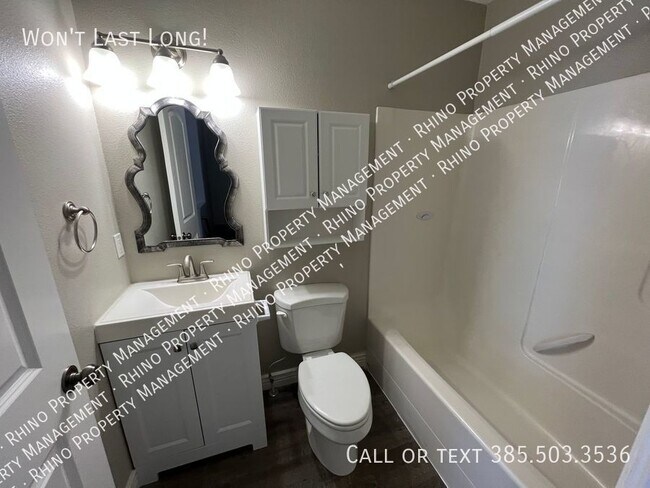 Foto del edificio - REDUCED RENT!! 3 Bd/3 Ba Townhome in Spani...