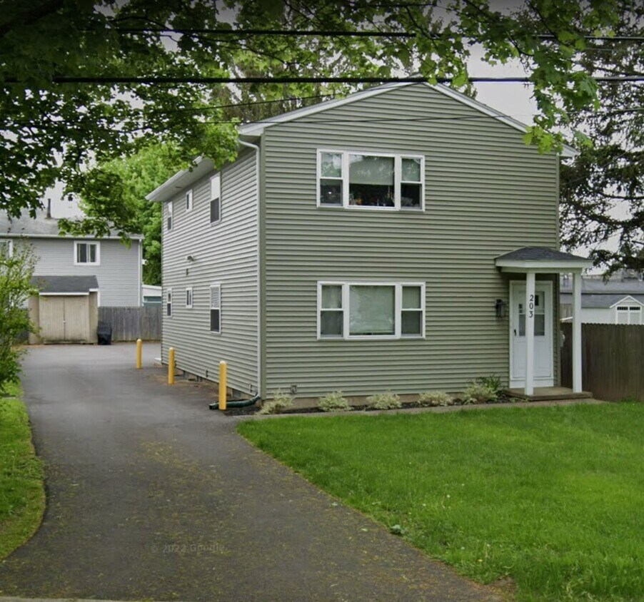 Primary Photo - 203 Oak St