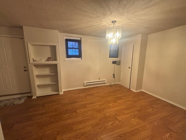 Foto del edificio - 216 Christopher Columbus Dr