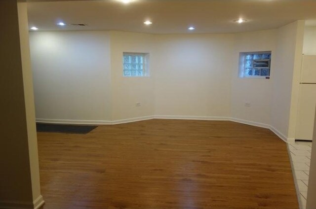 Building Photo - 6208 N Claremont Ave