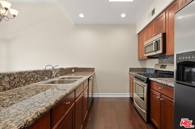 Foto del edificio - 4202 Whitsett Ave