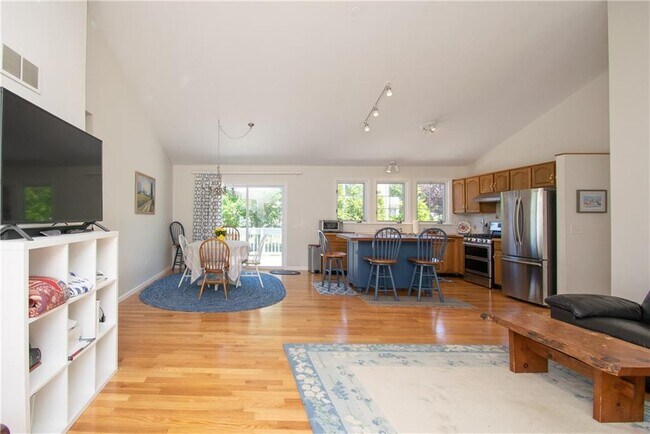 Building Photo - 46 Goldenrod Dr