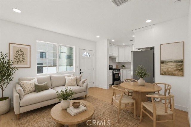Foto del edificio - 5732 Stansbury Ave