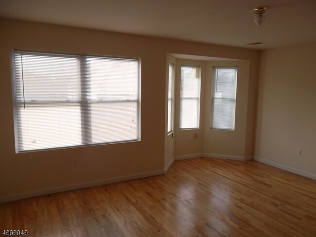 Building Photo - 434 S 12th St