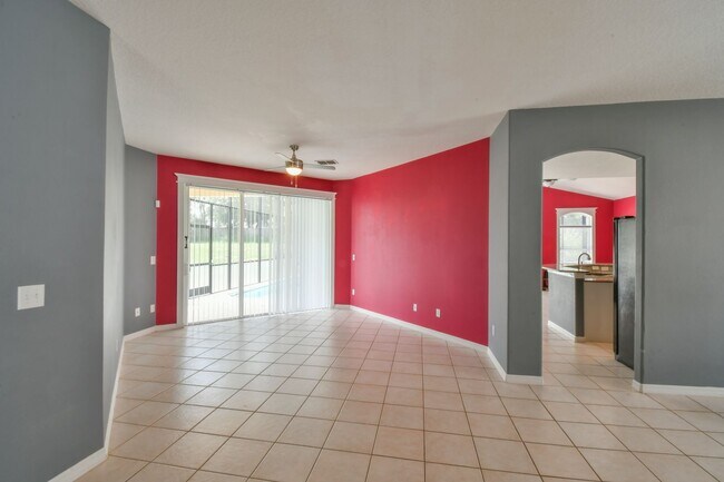 Foto del edificio - MOVE-IN READY 5 Bed 3.5 Bath Home in Daven...
