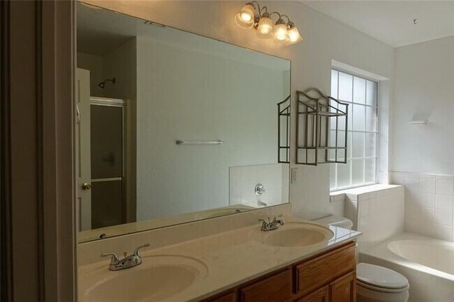 Building Photo - Beautiful Home!