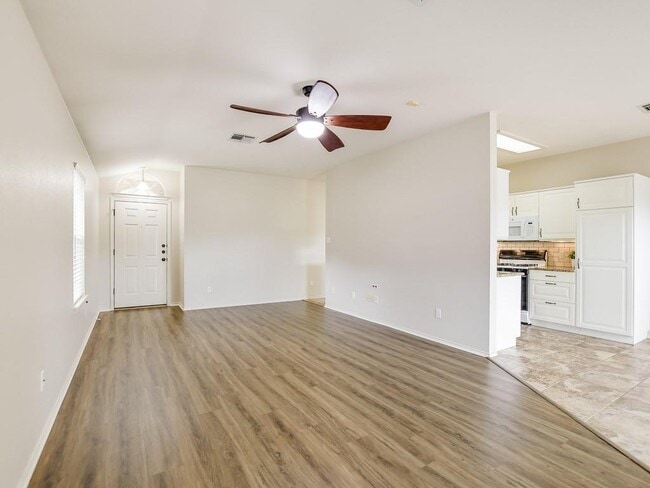 Building Photo - 2805 Feathercrest Dr