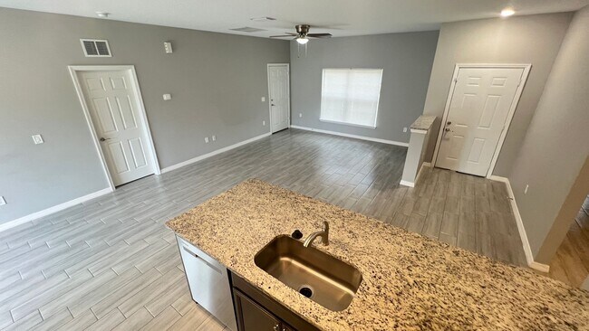 Foto del edificio - AWESOME 3 BD/2BA Home in Beautiful Palm Bay!!