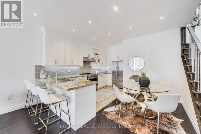 Photo du bâtiment - 1033 Woodbine Ave