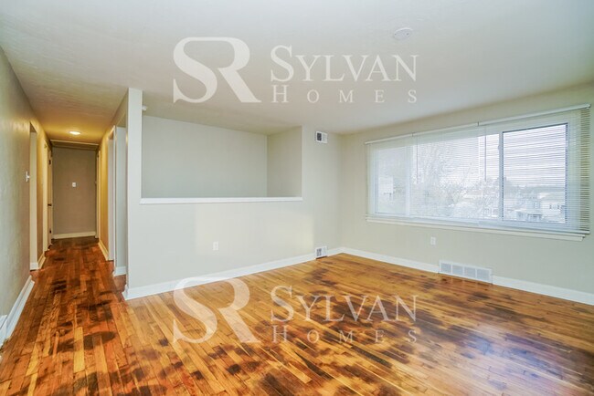 Building Photo - Prepare to fall in love with this 3 bedroo...