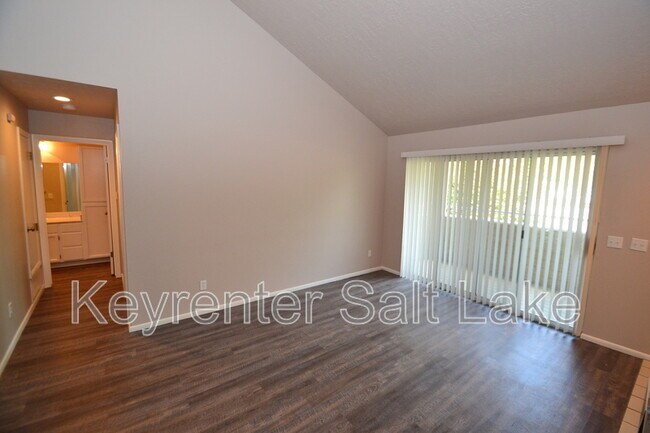 Photo - 1462 E Foxboro Dr Apartment