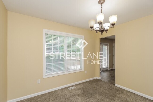 Foto del edificio - REDUCED PRICE!!! Full month rent free!