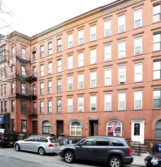 Building Photo - 530 Henry St