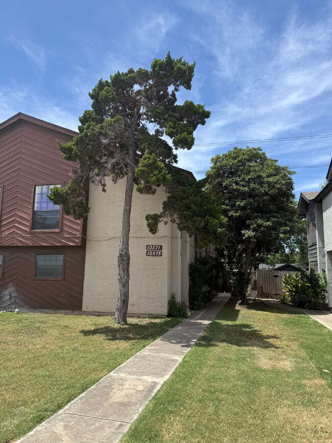 Building Photo - 10571 Starcrest Dr