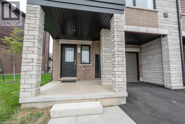 Photo du bâtiment - 590 N Service Rd