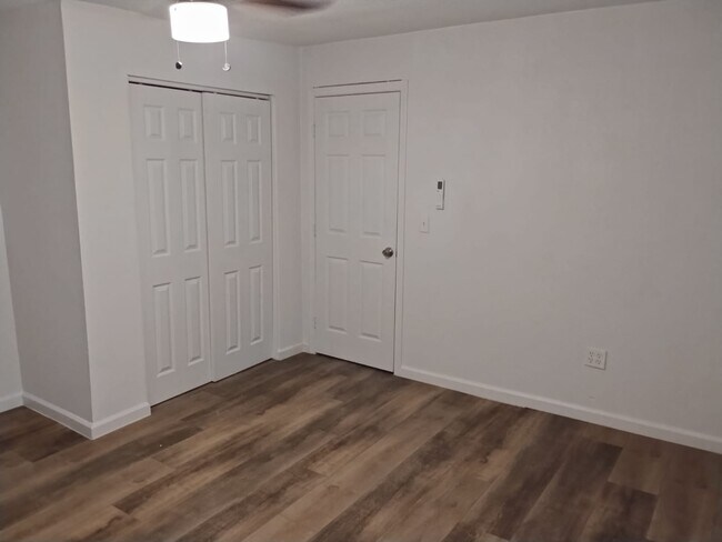 Building Photo - 14 Grant St