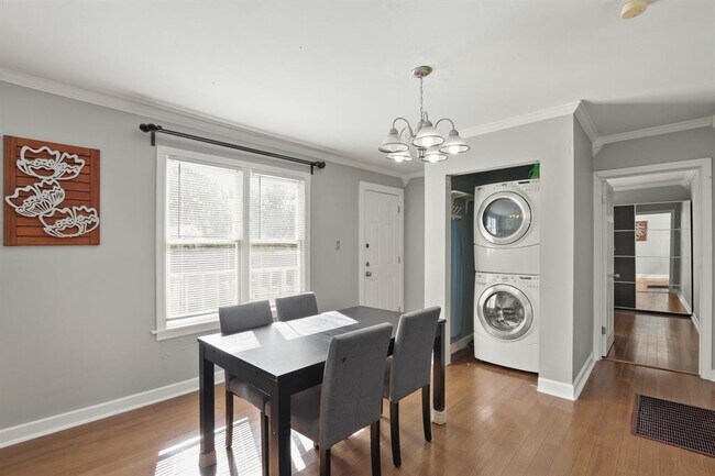 Foto del edificio - 5305 Harmon Ave