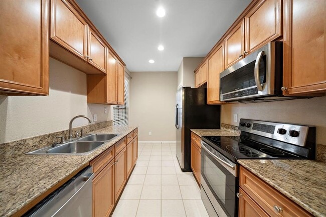 Building Photo - 2255 Braeswood Park Dr