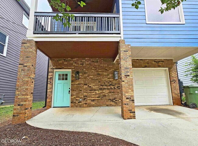 Building Photo - 722 Connally St SE
