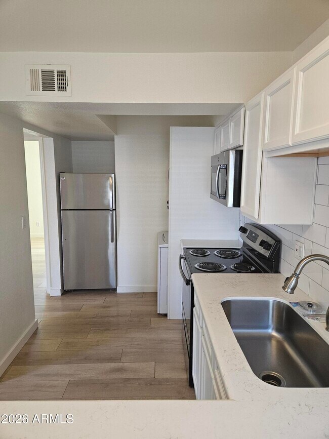 Foto del edificio - 1330 E Highland Ave