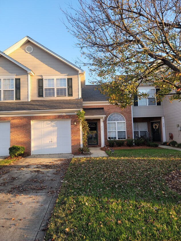 Foto principal - 2736 Mill Valley Ct