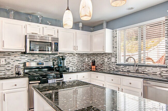 Foto del edificio - 1337 Fieldbrook St