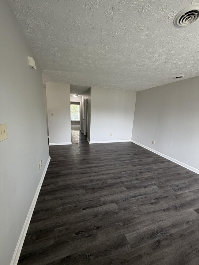 Foto del edificio - 3200 Baird Ct