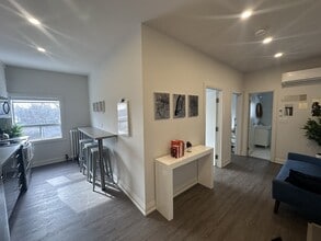 Building Photo - 595 St Clair Ave W