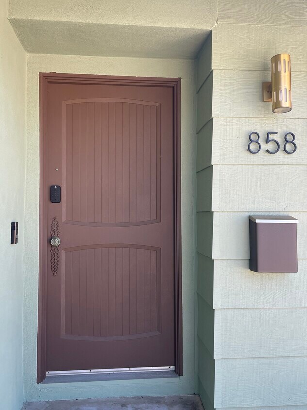 Primary Photo - 858 Rutgers Ave