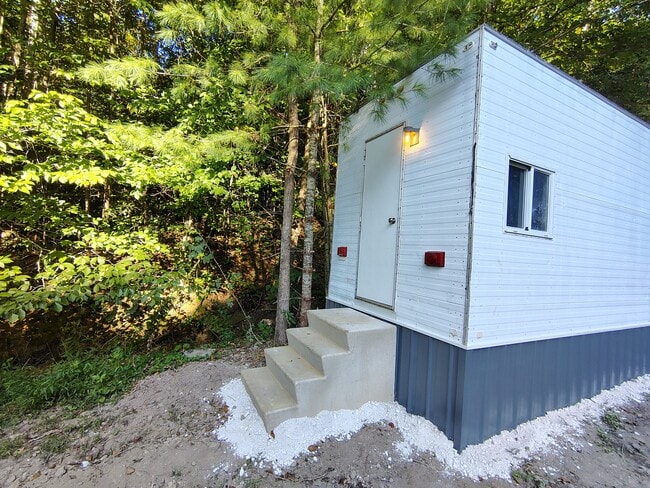 Building Photo - 370 Ester Spur Rd