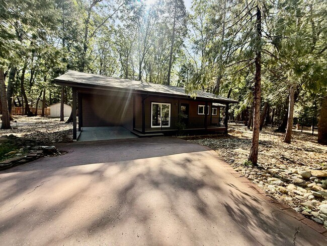Building Photo - 13240 Loma Rica Dr