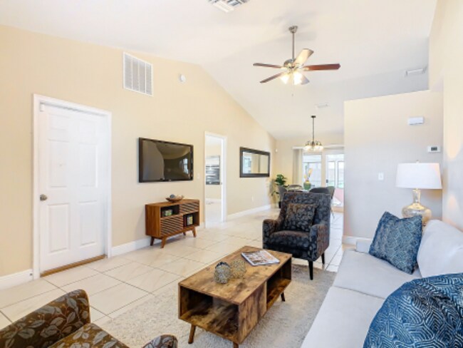 Building Photo - 908 Naples Way