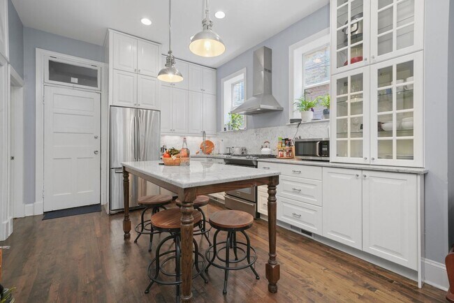 Foto del edificio - 1527 N Claremont Ave